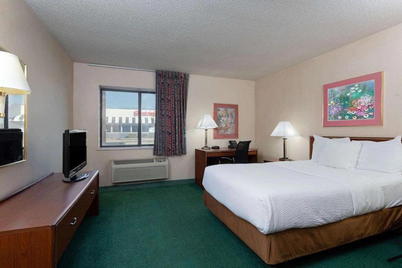 La Quinta Inn By Wyndham Indianapolis East-Post Drive Luaran gambar