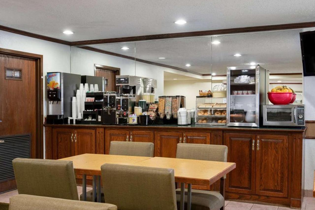 La Quinta Inn By Wyndham Indianapolis East-Post Drive Luaran gambar